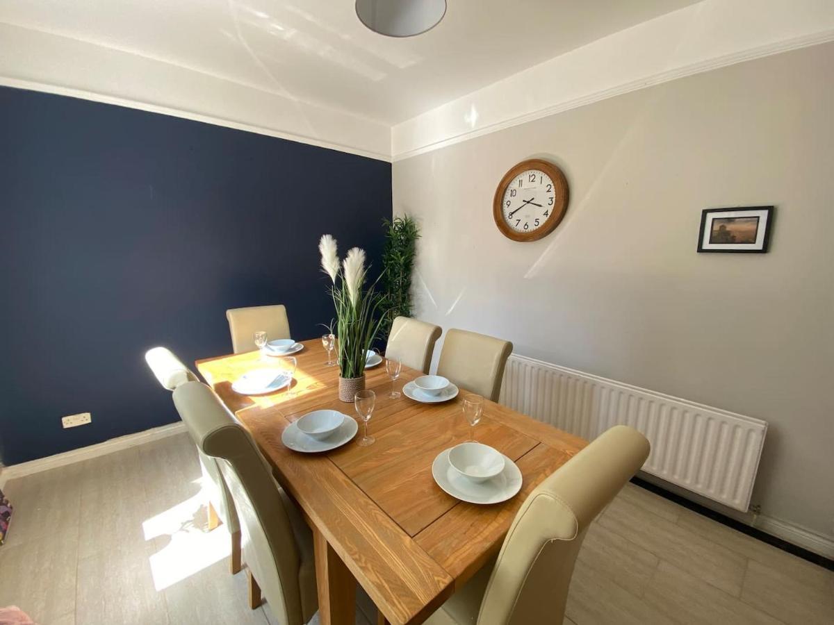 4 Bed Home Portrush Town Centre Экстерьер фото